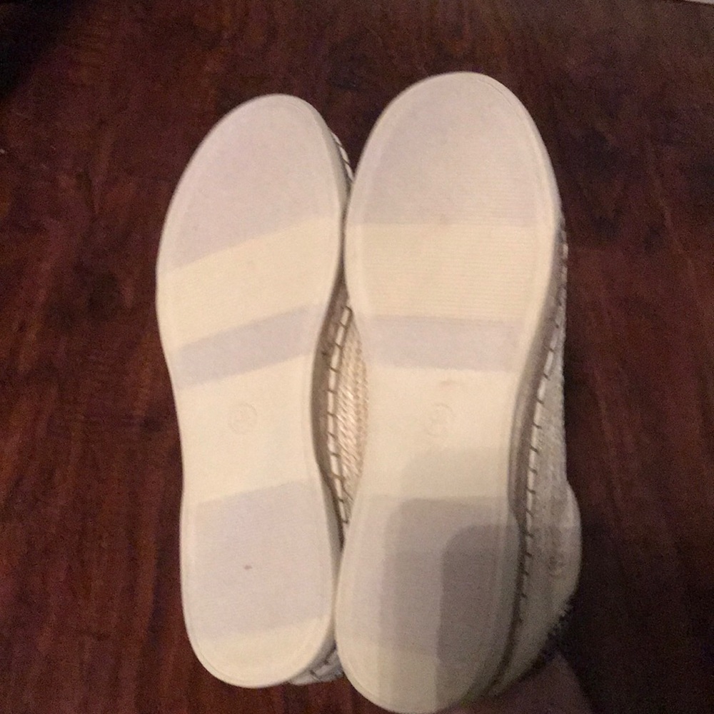 Universal Thread shoes - Picture 4 of 4